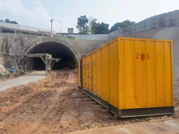 南山发电机出租自启装置的工作原理是什么？