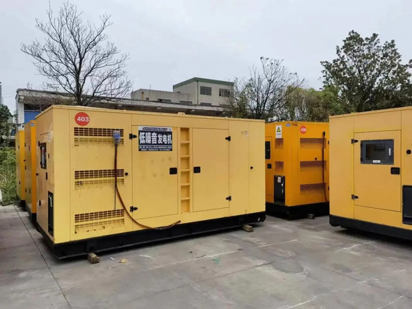 南山如何检查柴油发电机的空气滤清器是否需要更换？