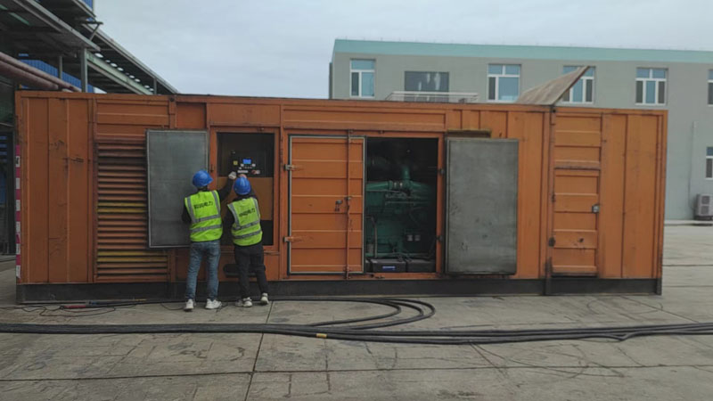 南山如何检查柴油发电机组的机油油位？